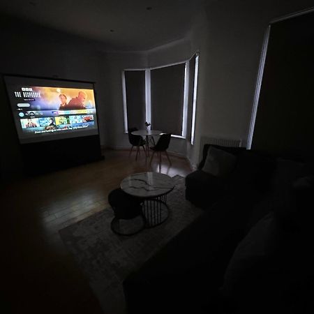 Spacious 2 Bed Flat In London Londres Exterior foto