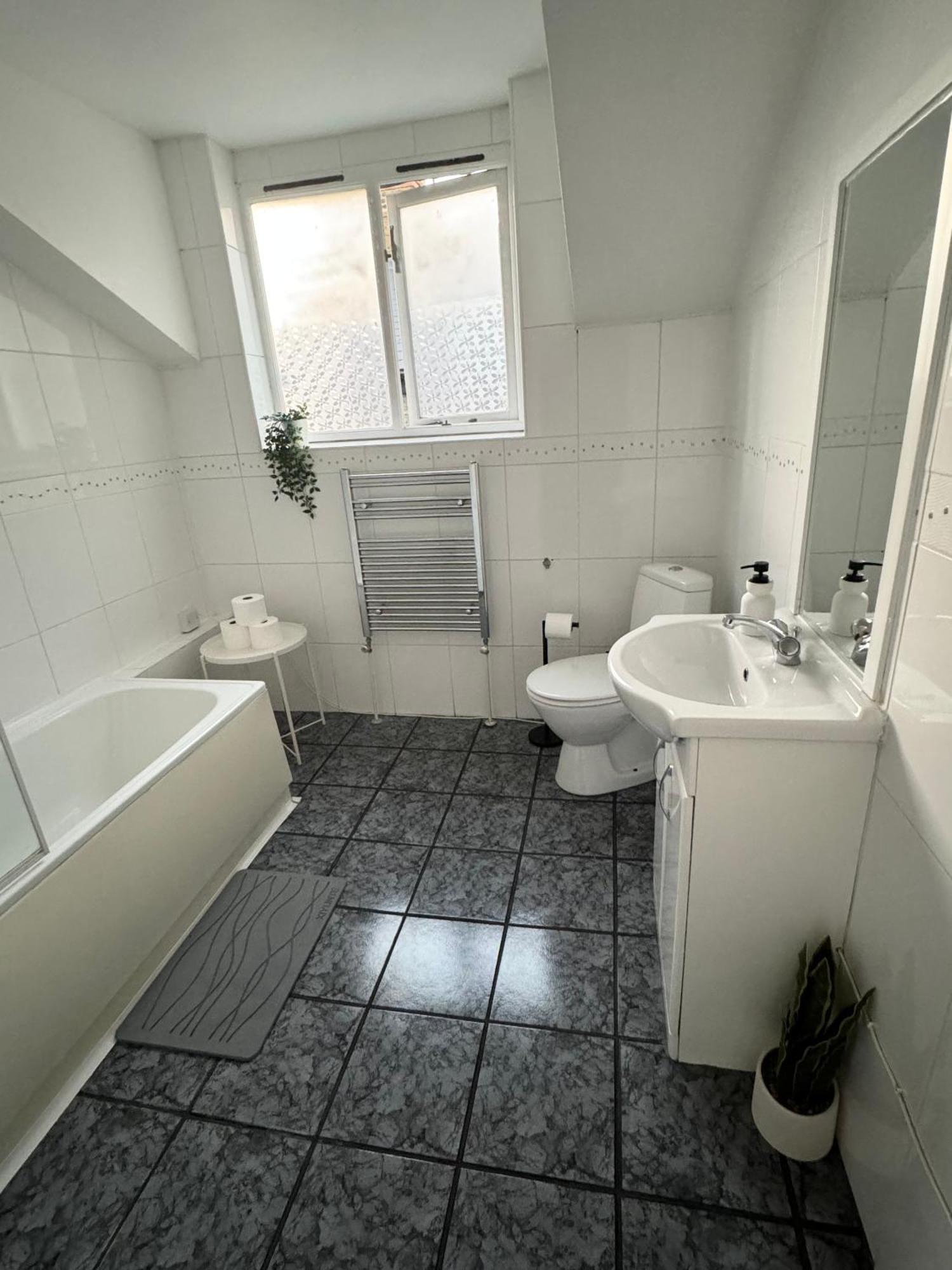 Spacious 2 Bed Flat In London Londres Exterior foto